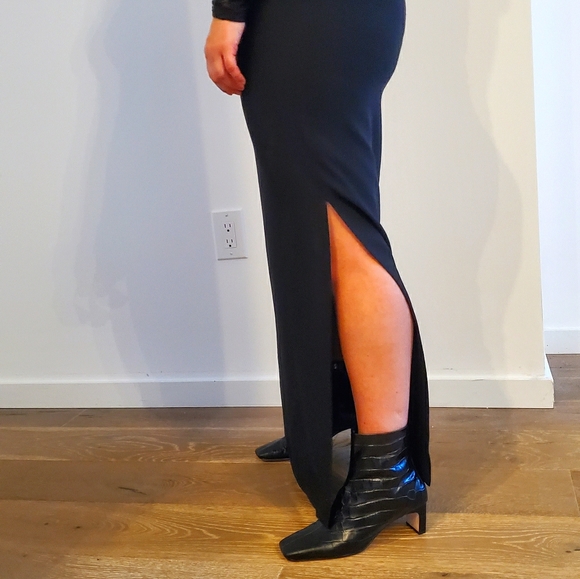 Black Banana Republic maxi skirt with side slit - Picture 8 of 16